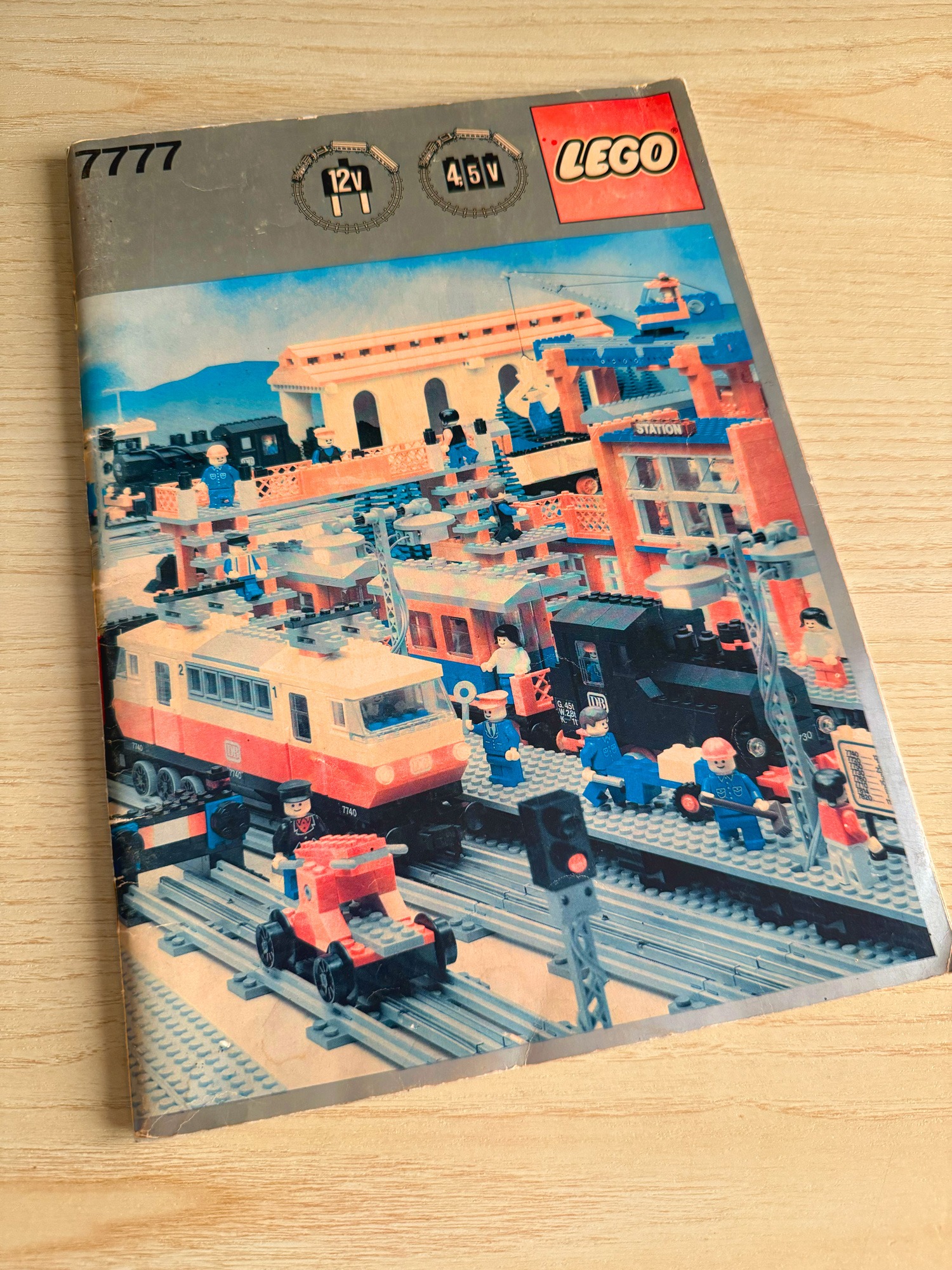 Cover of the LEGO Trains Ideas Book 7777